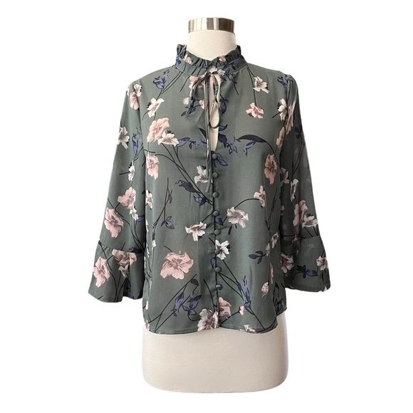 Lucy Paris Top Women's Size XS Green Floral Romantic Keyhole Tie Neck Ruffle - Picture 1 of 6